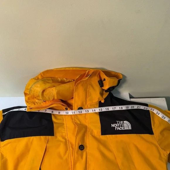 The North Face Yellow and Black Jacket with removeable fleece liner - Picture 12 of 15
